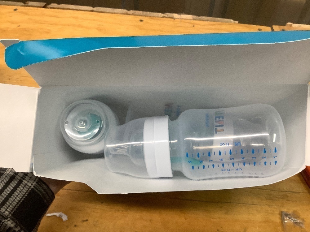 Philips Avent Anti-Colic Baby Bottle with AirFree Vent, 9oz, with Flow 2 Nipples, 1m+, 4pk, Clear, SCY703/04 - Image 3 - Lot 3901