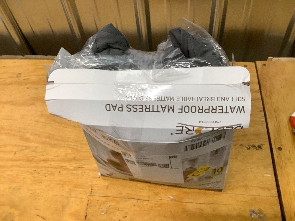 Waterproof Mattress Pad - Image 2 - Lot 3904