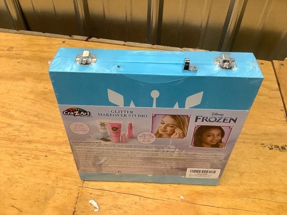 Disney Frozen Glitter Makeover Studio Beauty Kit – All-in-One Beauty for Eyes, Cheeks and Lips for Ages 6 and up - Amazon Exclusive - Image 3 - Lot 3906