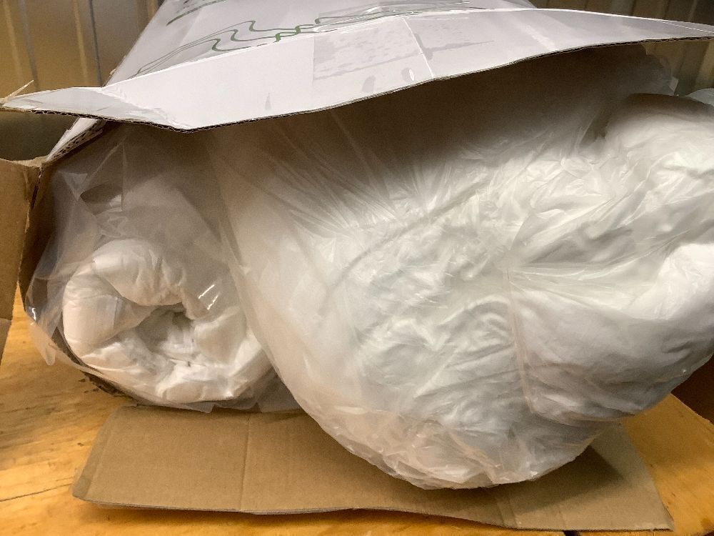 Hypoallergenic Cotton Cover with Soft Down Alternative Pillows, King Size Set of 2 - Image 3 - Lot 3928