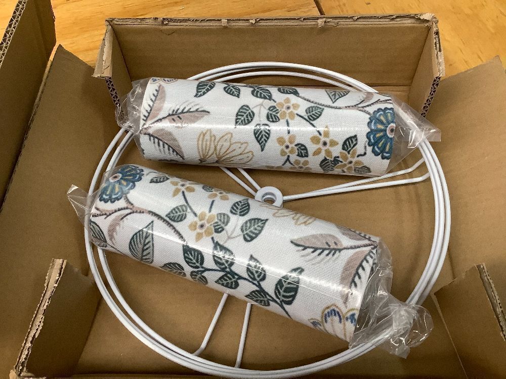 Small Flower Lampshades 25 x 25 18 CM - Image 2 - Lot 3937