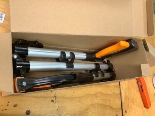 36 Inch Reaching Aid Foldable Grabber Tool - Lot 3945