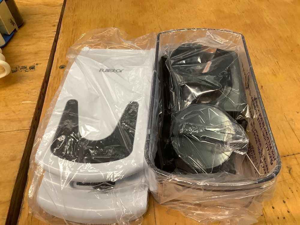 Fullstar Vegetable Chopper and Spiralizer - Food Chopper with Container, Fruit Slicer, Kitchen Gadgets & Accessories, Home Essentials (4 in 1, White) - Image 3 - Lot 3953