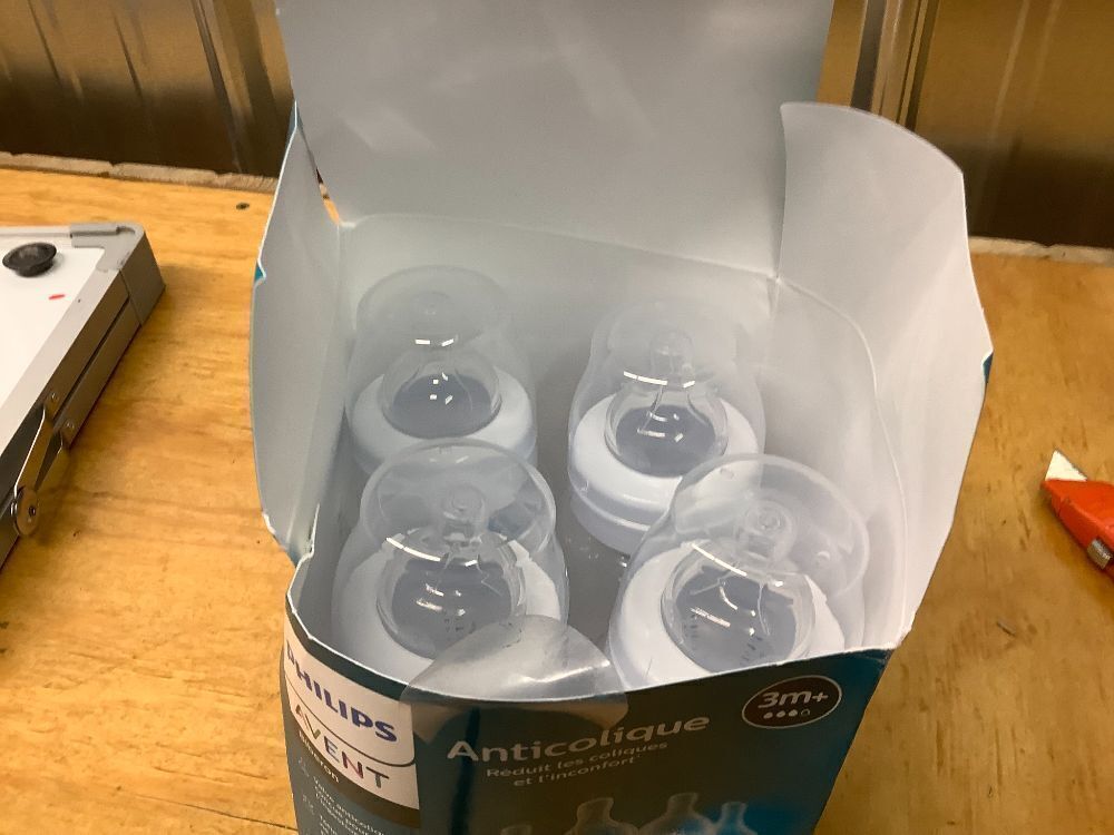 Philips Avent Anti-Colic Baby Bottles, 11oz, with Flow 3 Nipples, 3m+, 4pk, Clear, SCY106/04 - Image 4 - Lot 3997