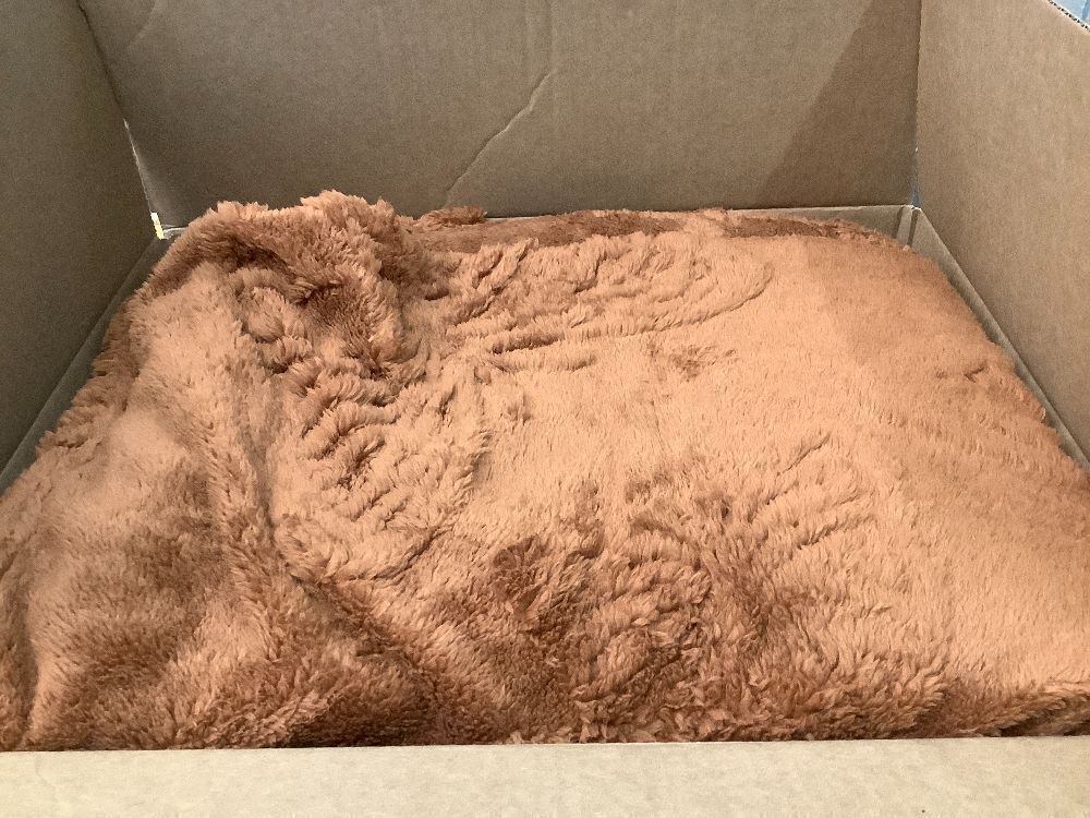 Throw Blanket for Couch 50x70 inches - Image 3 - Lot 4129