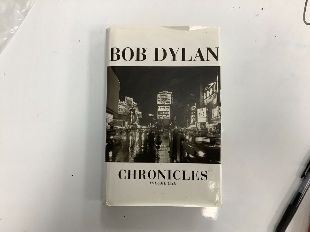 Bob Dylan Chronicles Vol. 01 - Image 1 - Lot 4436