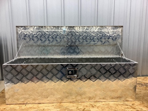 48" Trunk Toolbox - Lot 100