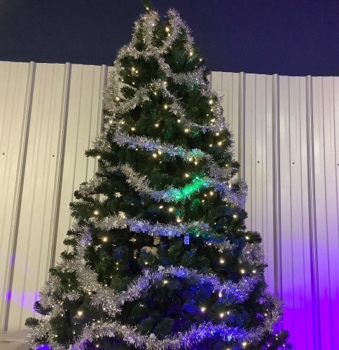 Pre-Lit Artificial Christmas Tree - Lot 122