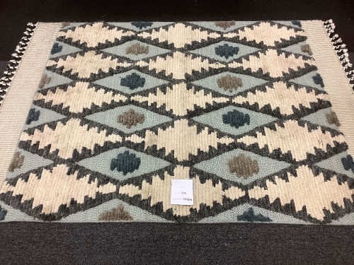 5'x7' Meadowsweet Diamond Tufted Rug - Lot 303