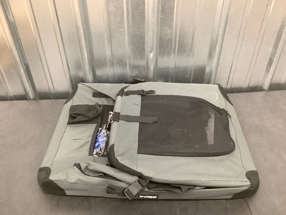 Large Cat Carrier - Image 2 - Lot 3575
