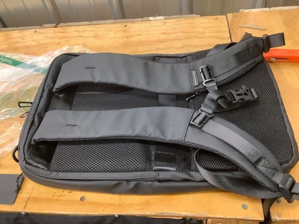 Compacto Pro: MarkRyden Top Seller Futuristic Design Simple Large Capacity Daily Backpack - Image 3 - Lot 3681