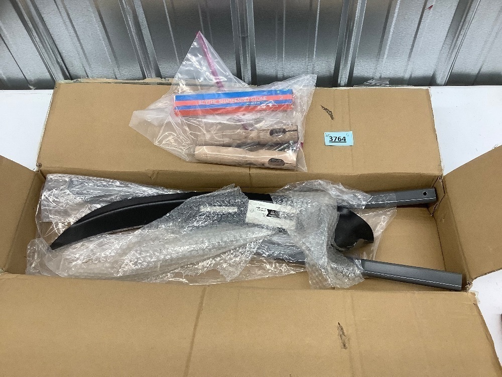 Scythe with sharpening stone - Image 1 - Lot 3764