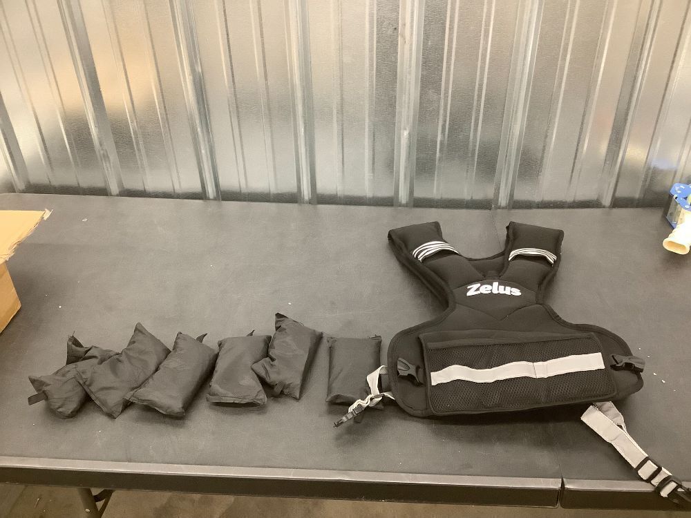 ZELUS Weighted Vest.. Training (20-32 lb.) - Image 3 - Lot 3830