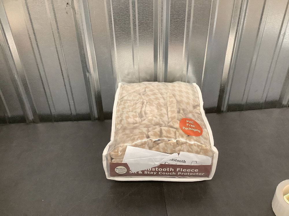 Houndstooth Fleece Pet Couch Protector Furniture Cover, Tan and Latte Houndstooth Print, Three Cushion Couch Size - Image 3 - Lot 3834