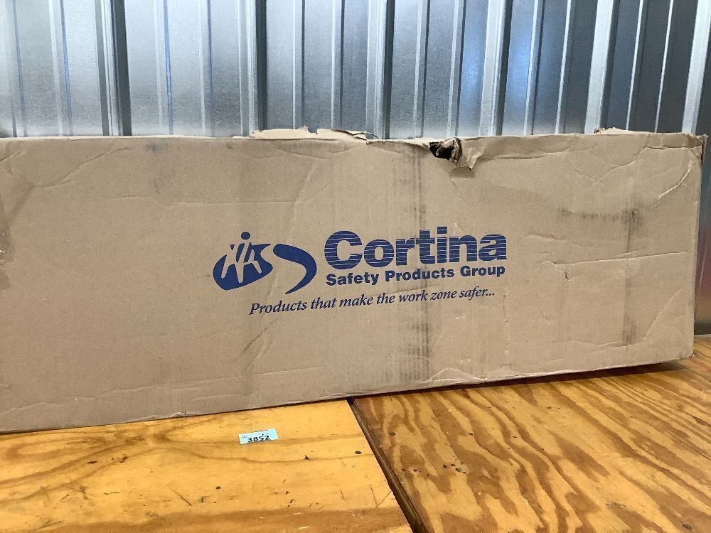Cortina EZ Grab Delineator Post - Image 4 - Lot 3852