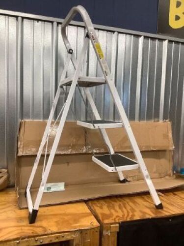 Folding 4-Step Ladder - Lot 3855