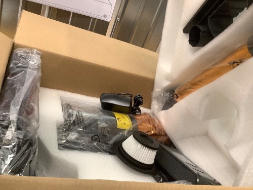 Cordless Vacuum Cleaner - Lot 3961