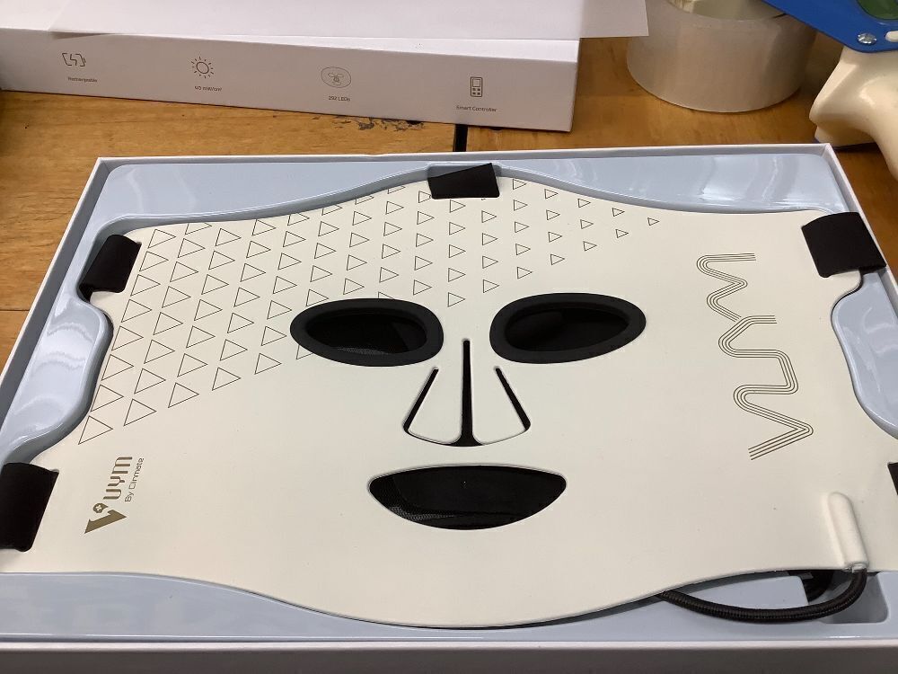 Red Light Therapy Mask, Lightweight 130g Thin 2mm 292 LEDs High Energy Red Light Therapy For Face, Cordless LCD Controller, Soft Silicone Infrared Light Therapy Mask for Skin Care, Use At Home, White - Image 3 - Lot 3994
