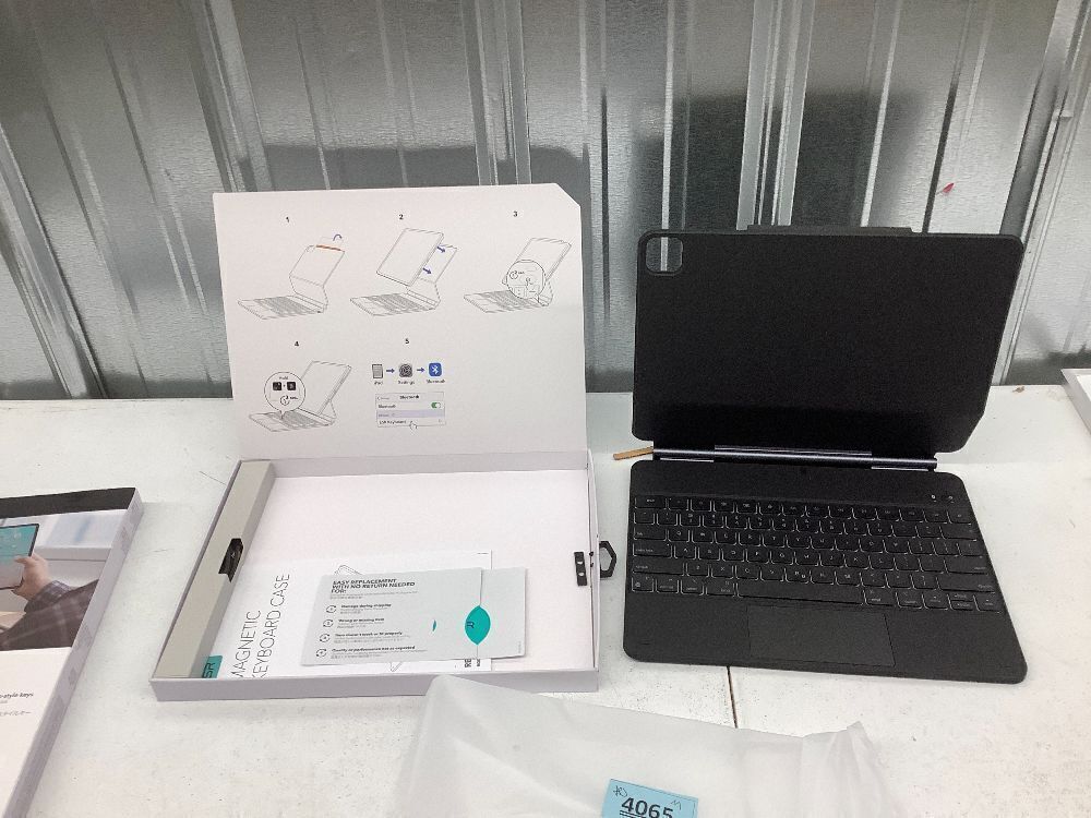 iPad Pro 12.9″ Rebound Magnetic Keyboard Case - US Layout - Image 2 - Lot 4065