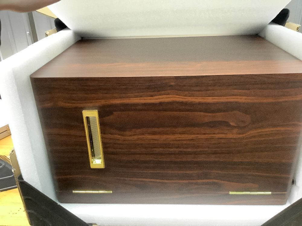 Cigar Humidors, Cedar Wood Humidor with Digital Hygrometer, Drawers, Humidifiers and Gold-Plated Hardwares - Image 3 - Lot 4134