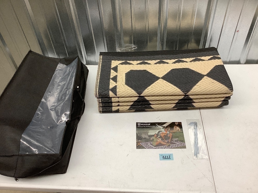 Outdoor Rug w/ Case - Image 1 - Lot 4212