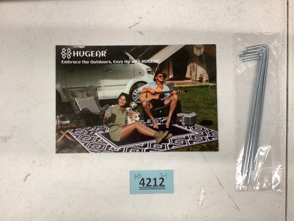 Outdoor Rug w/ Case - Image 2 - Lot 4212