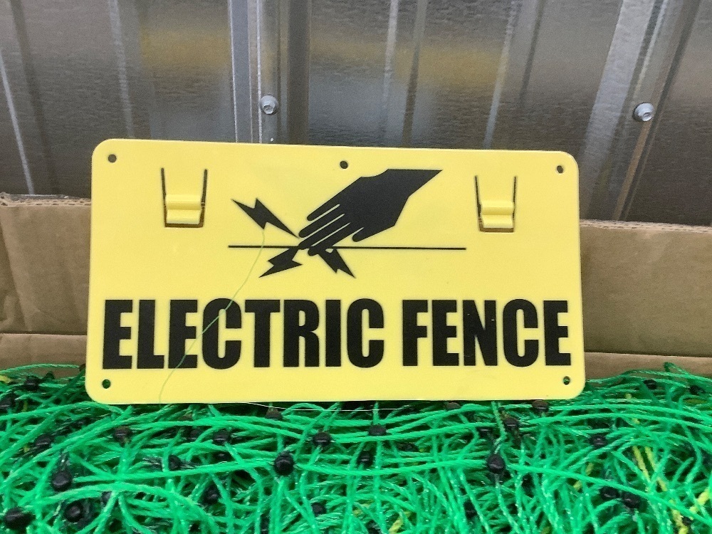 Electric Fence Netting, 35.4" x 164' Portable Electric Net Fence - Image 3 - Lot 4317