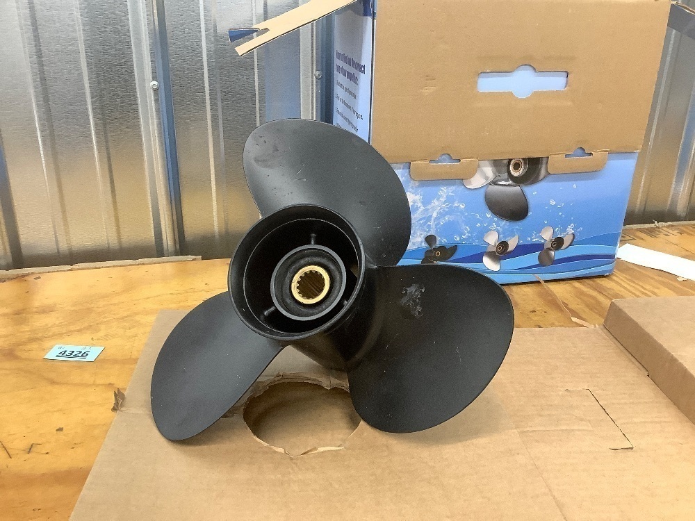 Outboard propeller 13 1/2x15 - Image 3 - Lot 4326