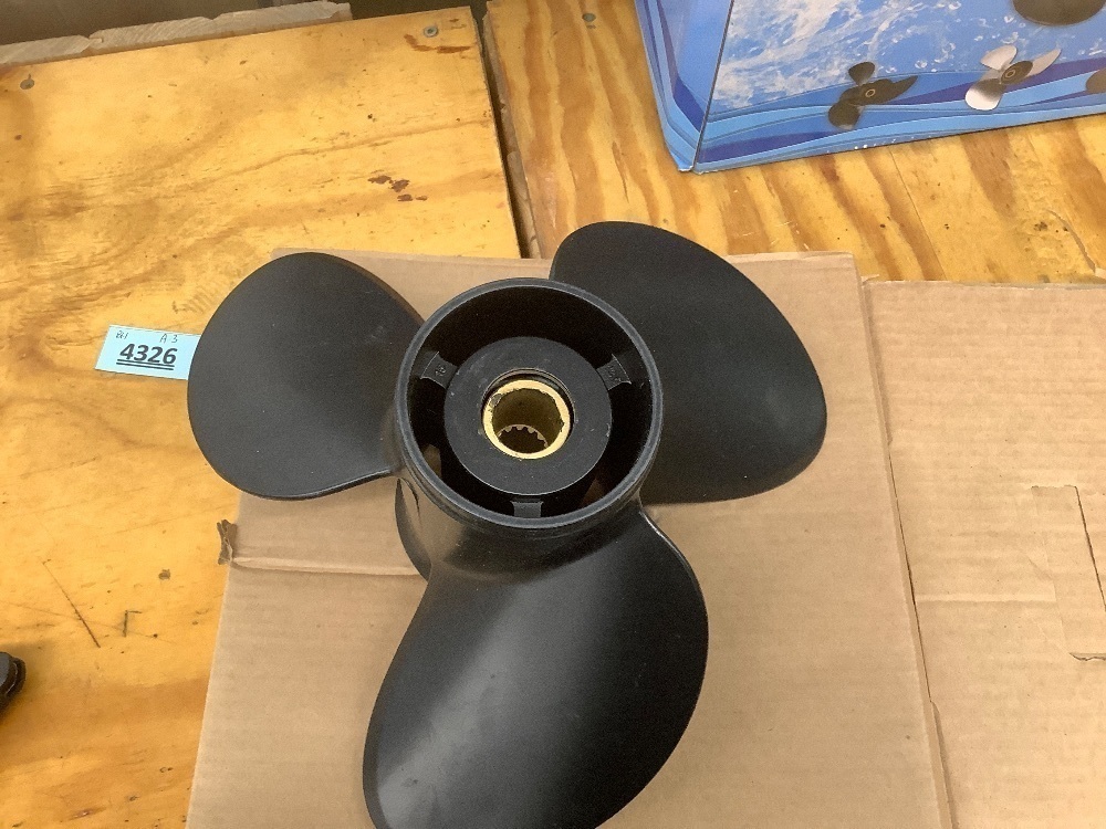 Outboard propeller 13 1/2x15 - Image 5 - Lot 4326