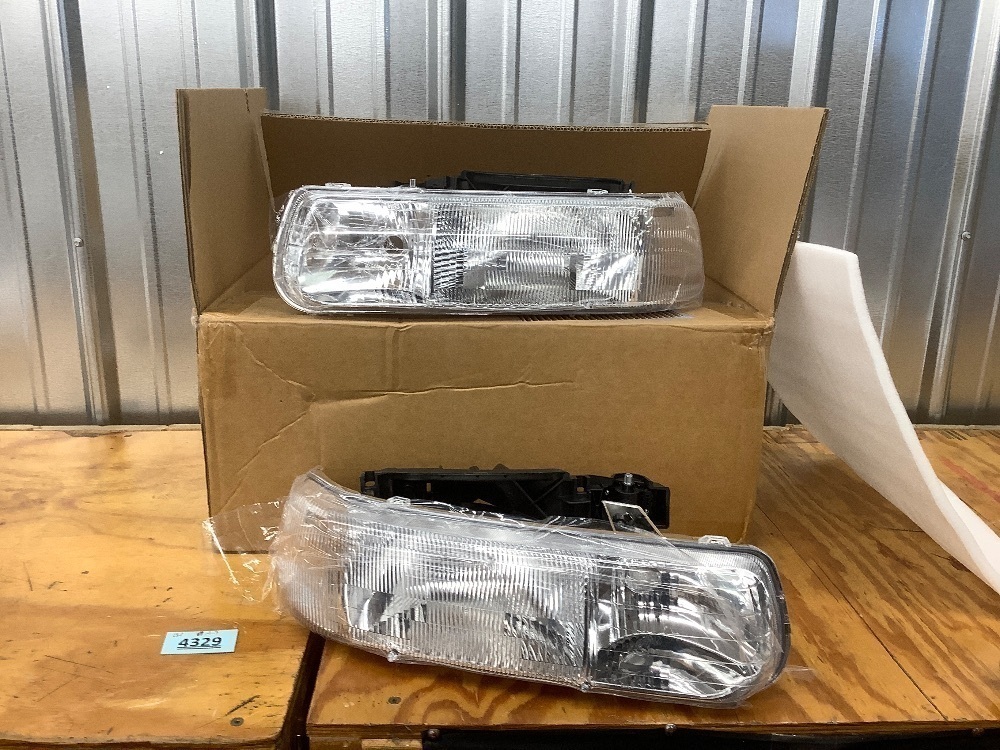 headlight assembly - Image 2 - Lot 4329