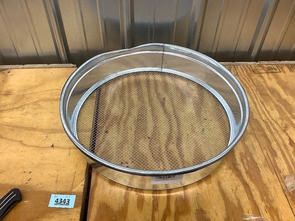 19" extra large soil sifter - Image 1 - Lot 4343