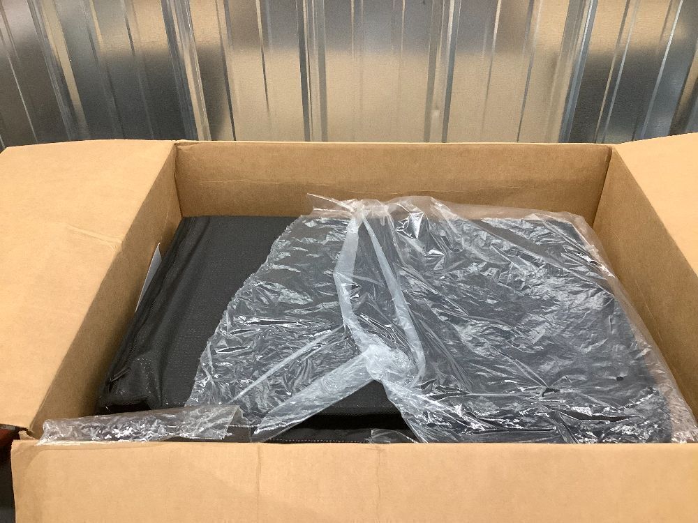 Dog Back Seat Extender for Truck - Image 2 - Lot 4384
