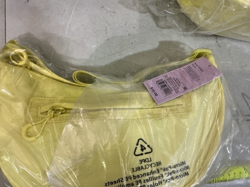 Yellow crossover purse - Lot 19