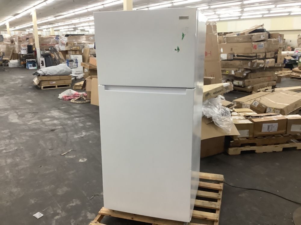 Vissani 18 cu. ft. Top Freezer Refrigerator - Small Dents - Image 2 - Lot 8JF