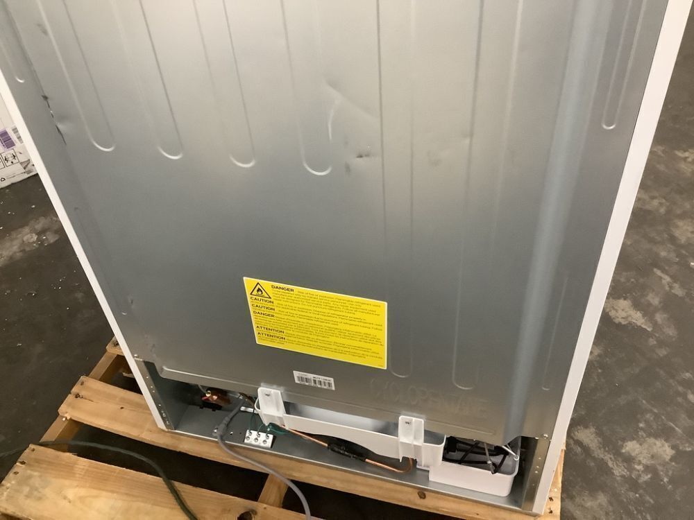Vissani 18 cu. ft. Top Freezer Refrigerator - Small Dents - Image 16 - Lot 8JF