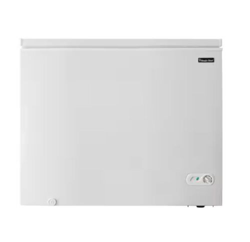 Magic Chef 7.0 cu. ft. Chest Freezer in White - Dented - Lot 26JF