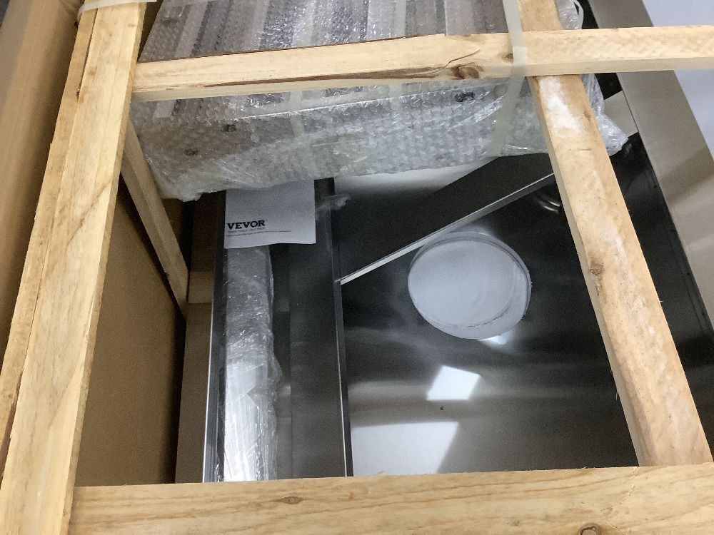 VEVOR 4FT Commercial Food Truck Exhaust Hood with 2 Detachable U-shaped Grid Oil Filter Mesh - Image 4 - Lot 36