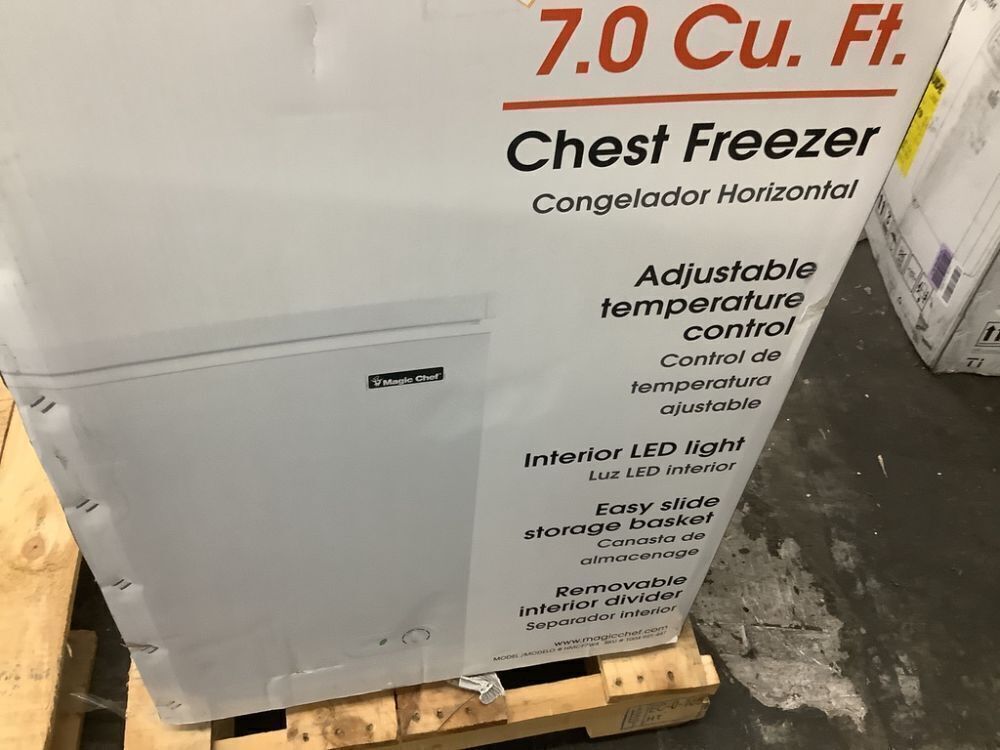 Magic Chef 7.0 cu. ft. Chest Freezer in White - Image 4 - Lot 44JF