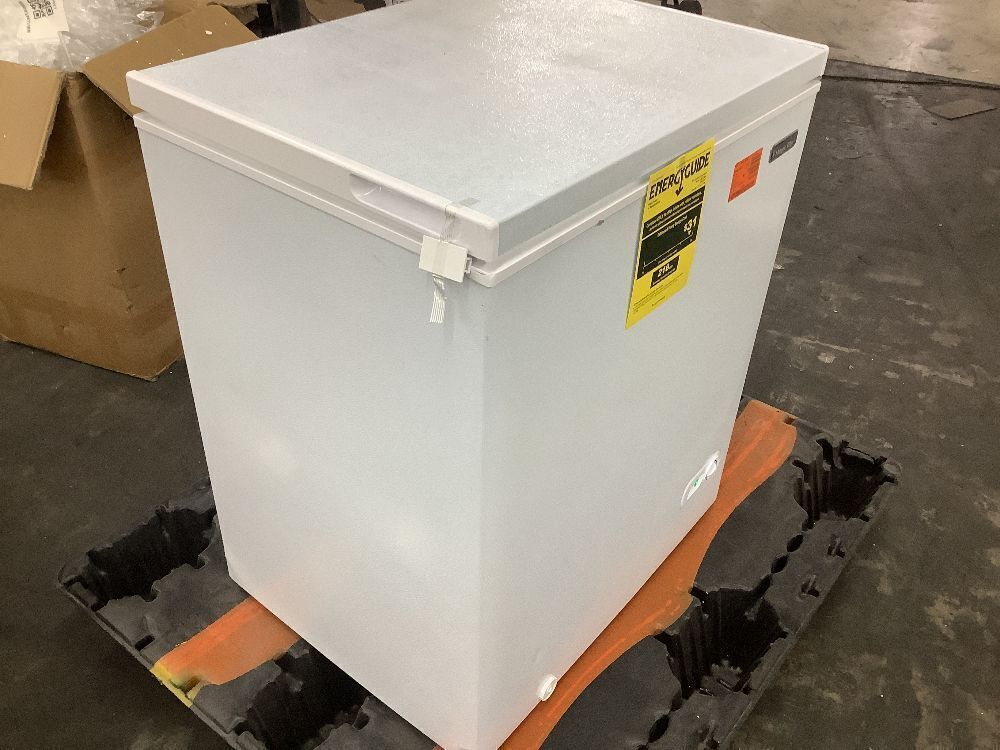 Magic Chef 5.0 cu. ft. Chest Freezer in White - Small Dents - Image 3 - Lot 47JF