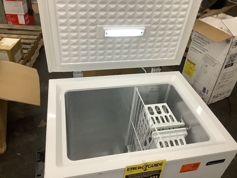 Magic Chef 5.0 cu. ft. Chest Freezer in White - Small Dents - Image 4 - Lot 47JF