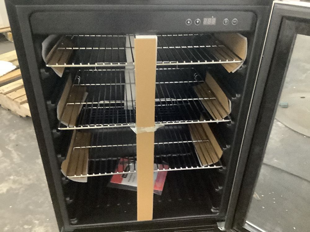 Magic Chef 154 (12 oz.) Can Beverage Cooler - Scratch & Dent, Door Closes but Needs Adjusted - Image 4 - Lot 57JF