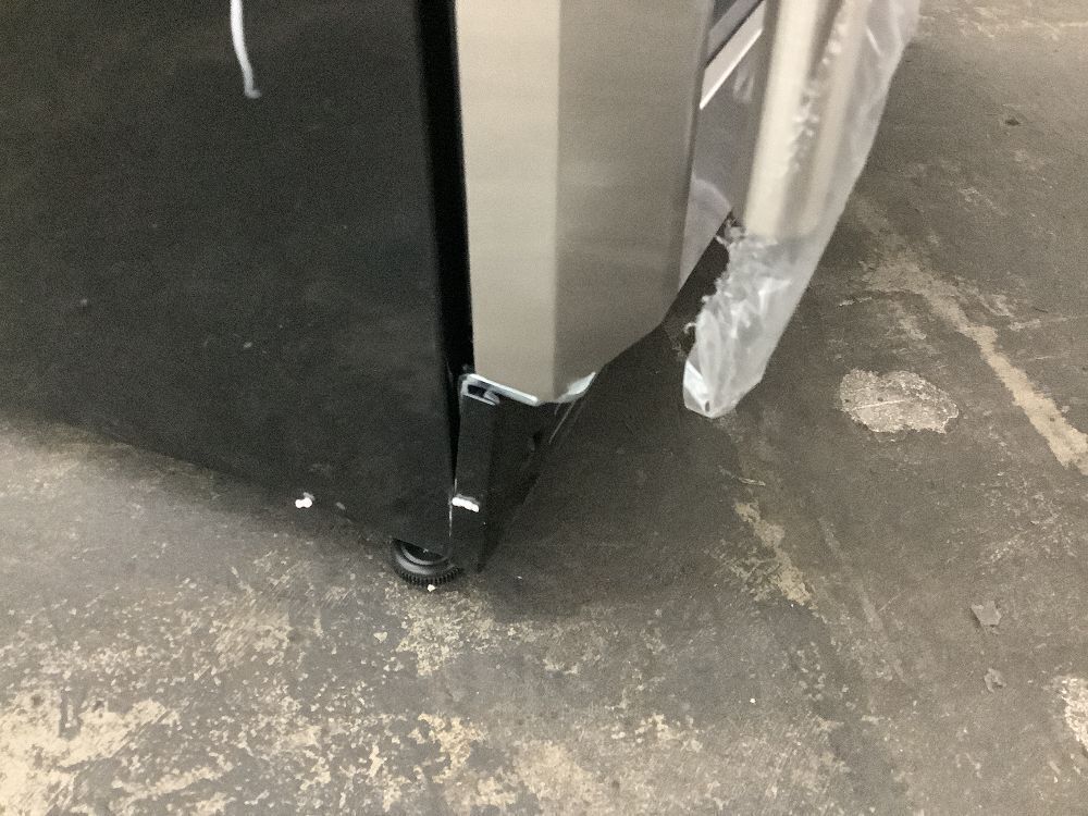 Magic Chef 154 (12 oz.) Can Beverage Cooler - Scratch & Dent, Door Closes but Needs Adjusted - Image 7 - Lot 57JF