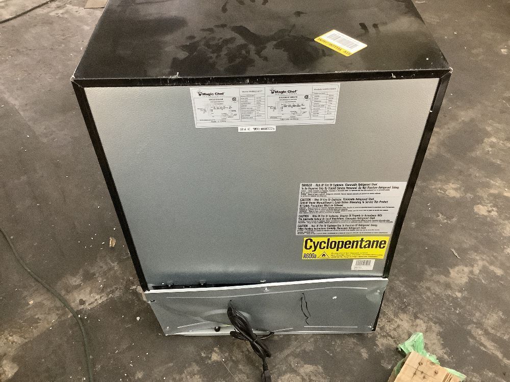 Magic Chef 154 (12 oz.) Can Beverage Cooler - Scratch & Dent, Door Closes but Needs Adjusted - Image 9 - Lot 57JF