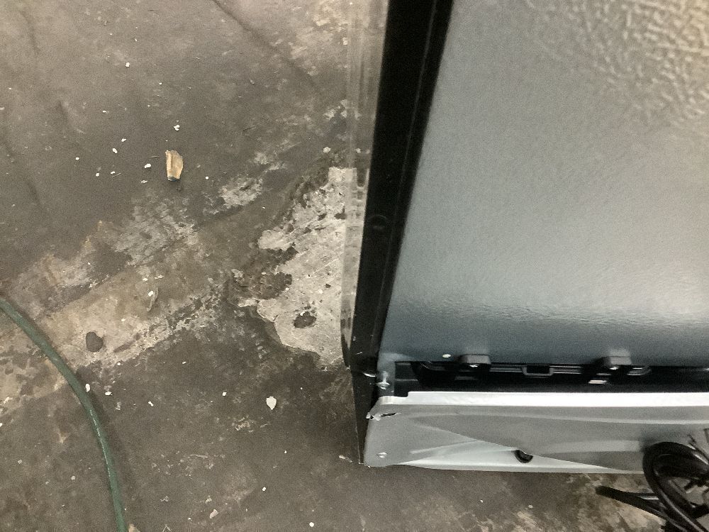Magic Chef 154 (12 oz.) Can Beverage Cooler - Scratch & Dent, Door Closes but Needs Adjusted - Image 12 - Lot 57JF