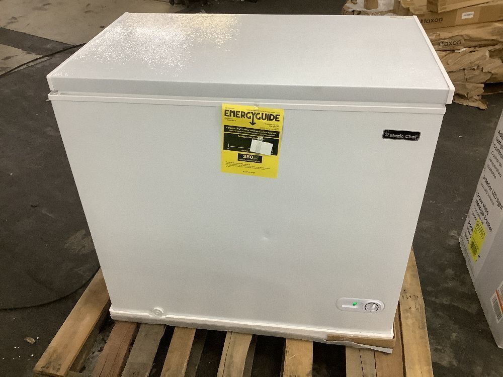 Magic Chef 7.0 cu. ft. Chest Freezer in White - Lid Hinges are Uneven, Dented - Image 2 - Lot 63JF