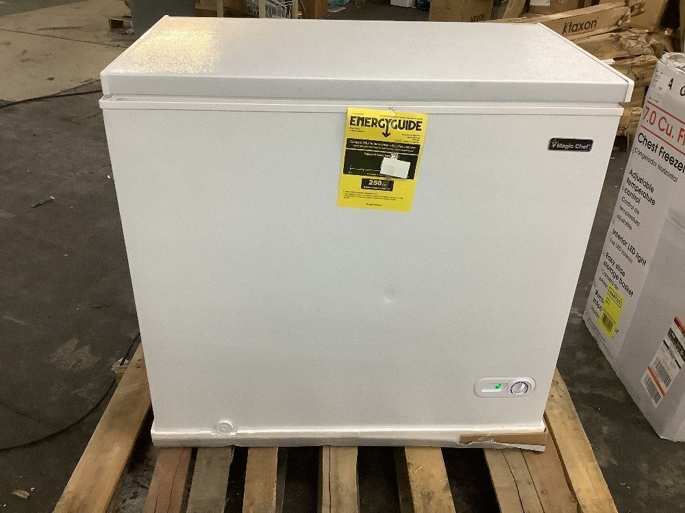 Magic Chef 7.0 cu. ft. Chest Freezer in White - Lid Hinges are Uneven, Dented - Image 3 - Lot 63JF
