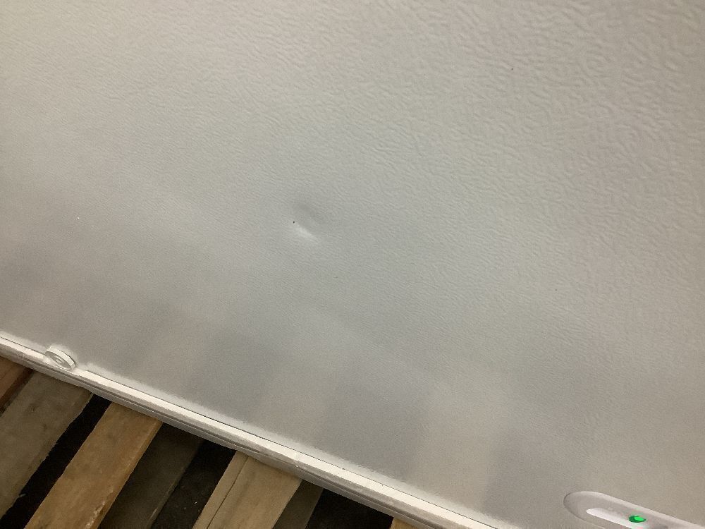 Magic Chef 7.0 cu. ft. Chest Freezer in White - Lid Hinges are Uneven, Dented - Image 6 - Lot 63JF