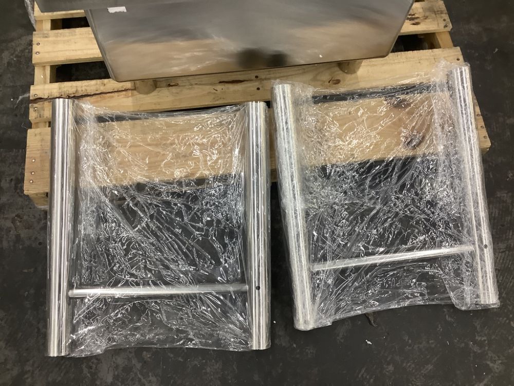 24x24 Inch Stainless Steel Commercial Sink with 27 Inch Splashback - Image 6 - Lot 84