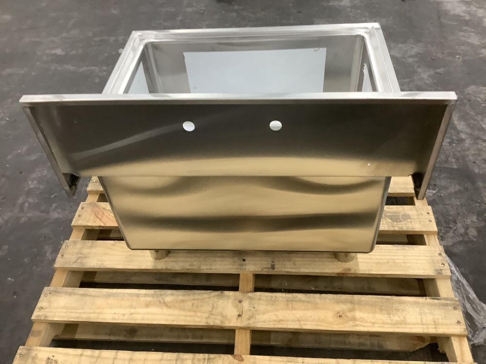 24x24 Inch Stainless Steel Commercial Sink with 27 Inch Splashback - Image 8 - Lot 84