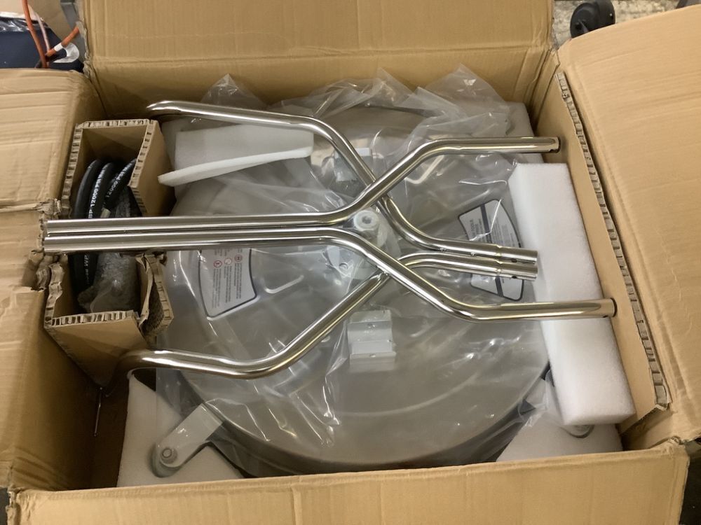 VEVOR 24" Pressure Washer Surface Cleaner, 4000 Max PSI, 3/8 Quick Connector, 2 Spray Nozzles, Dual Handle - Image 2 - Lot 85